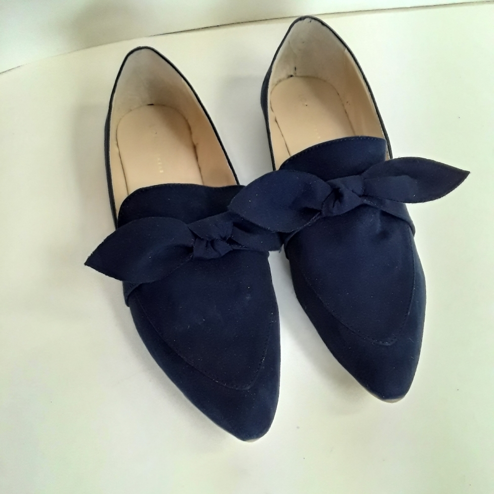 Suede point flat shoes